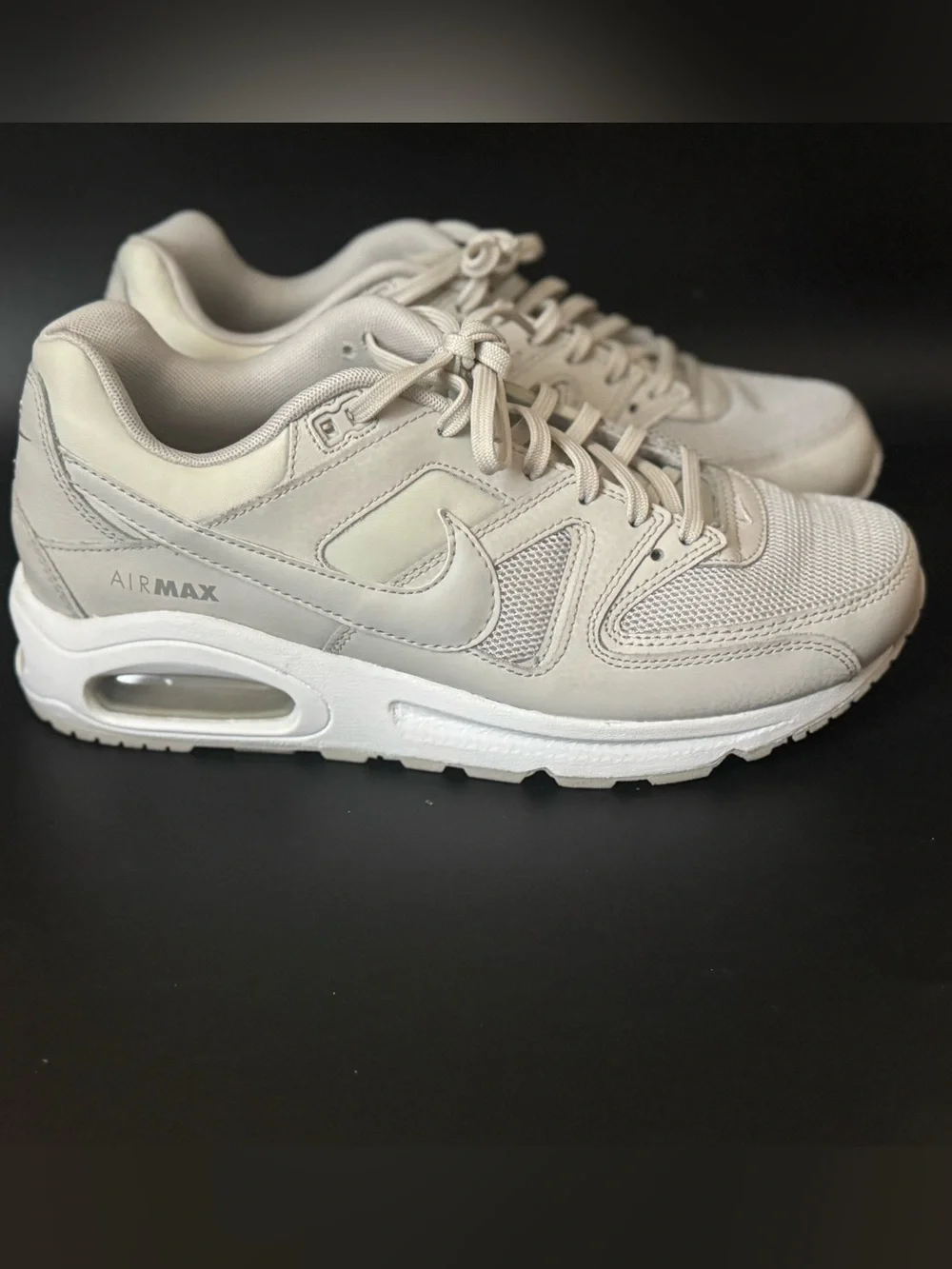Nike  Air Max women size 8.5 Sneakers  sport shoes in Beige